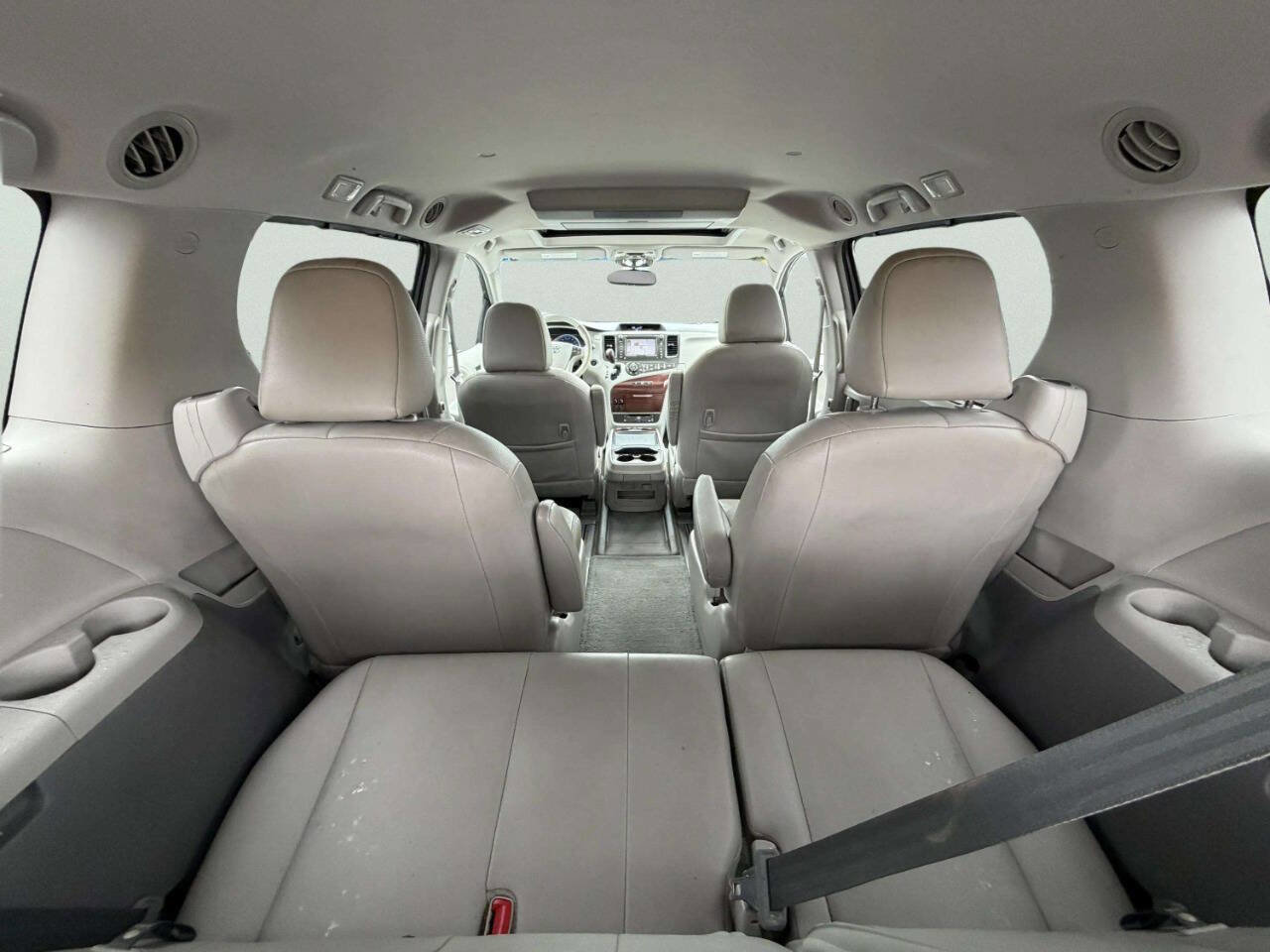 Used 2014 Toyota Sienna XLE w/ XLE Premium Package image 12
