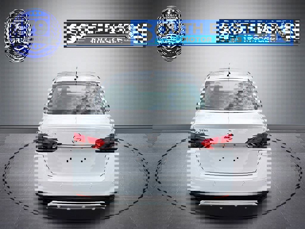 Used 2022 Nissan Versa S image 4