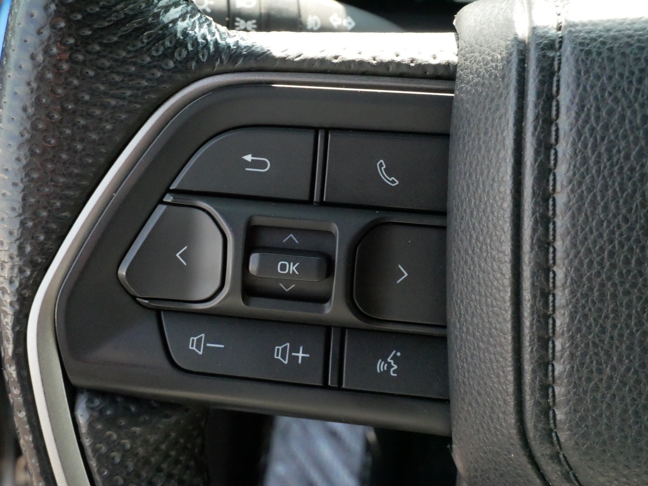 Used 2024 Toyota Tacoma TRD Off-Road AWD/4WD image 24