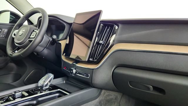 New 2026 Volvo XC60 B5 Plus w/ Climate Package PRO AWD/4WD image 34