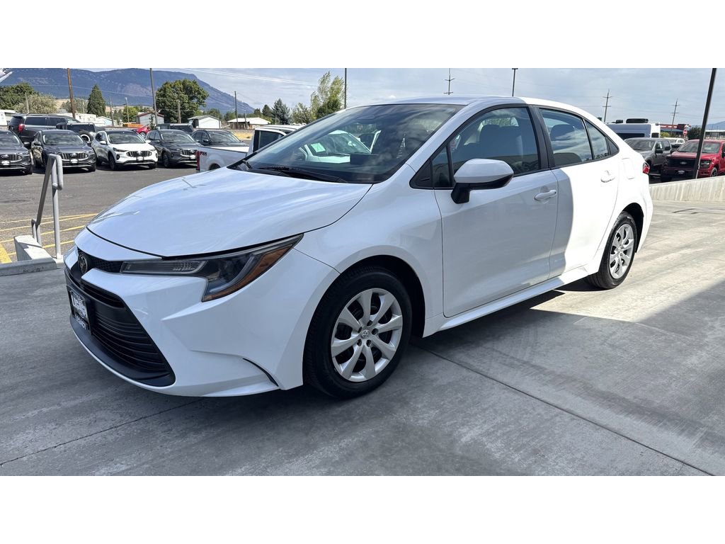 Used 2024 Toyota Corolla LE image 3