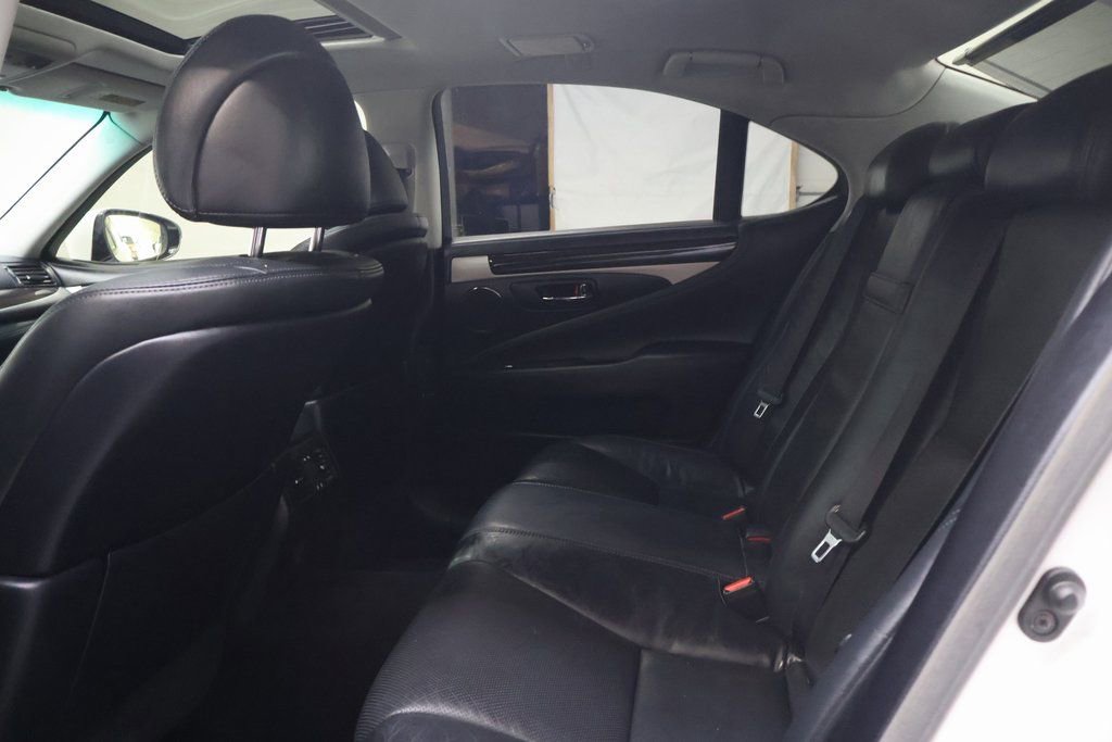 Used 2016 Lexus LS 460 w/ Comfort Package RWD image 15