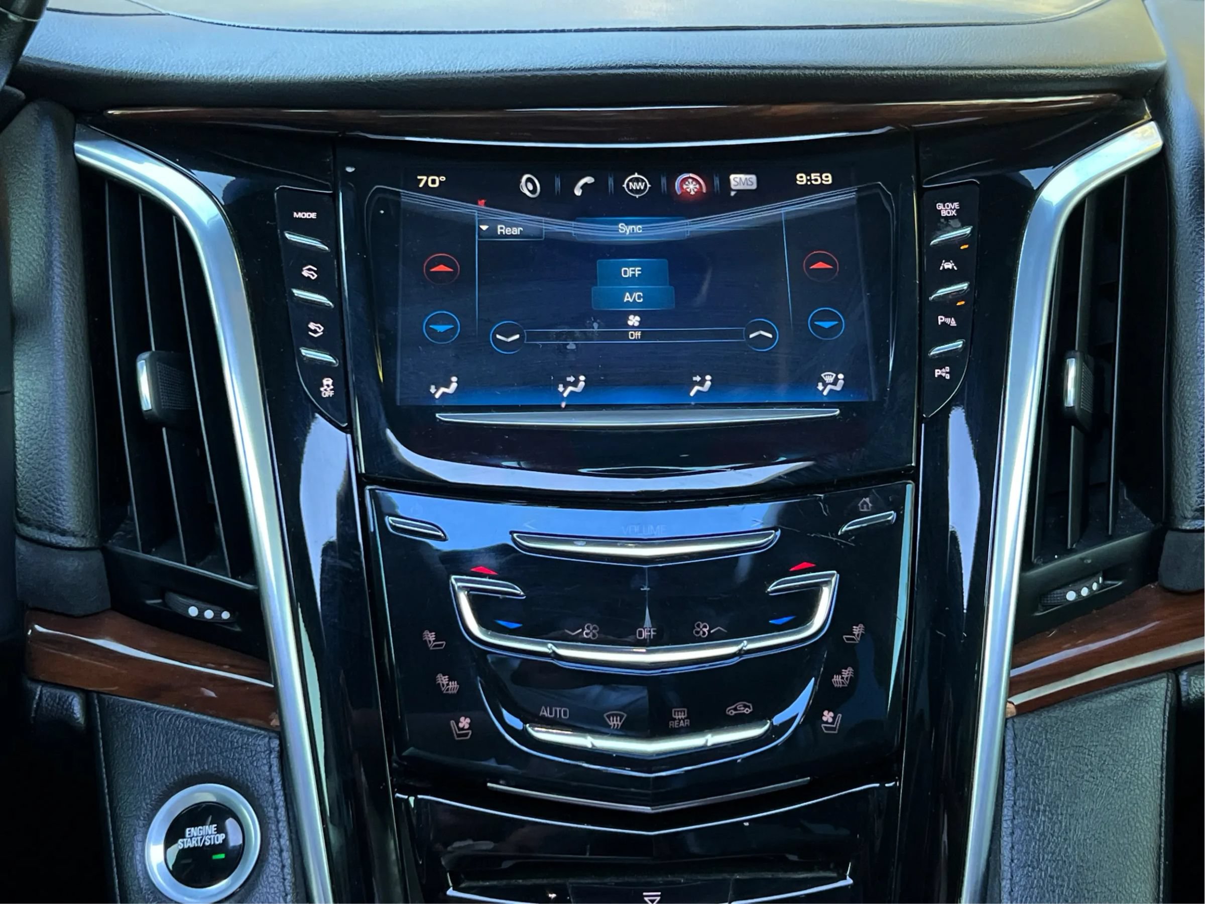 Used 2018 Cadillac Escalade Luxury AWD/4WD image 26
