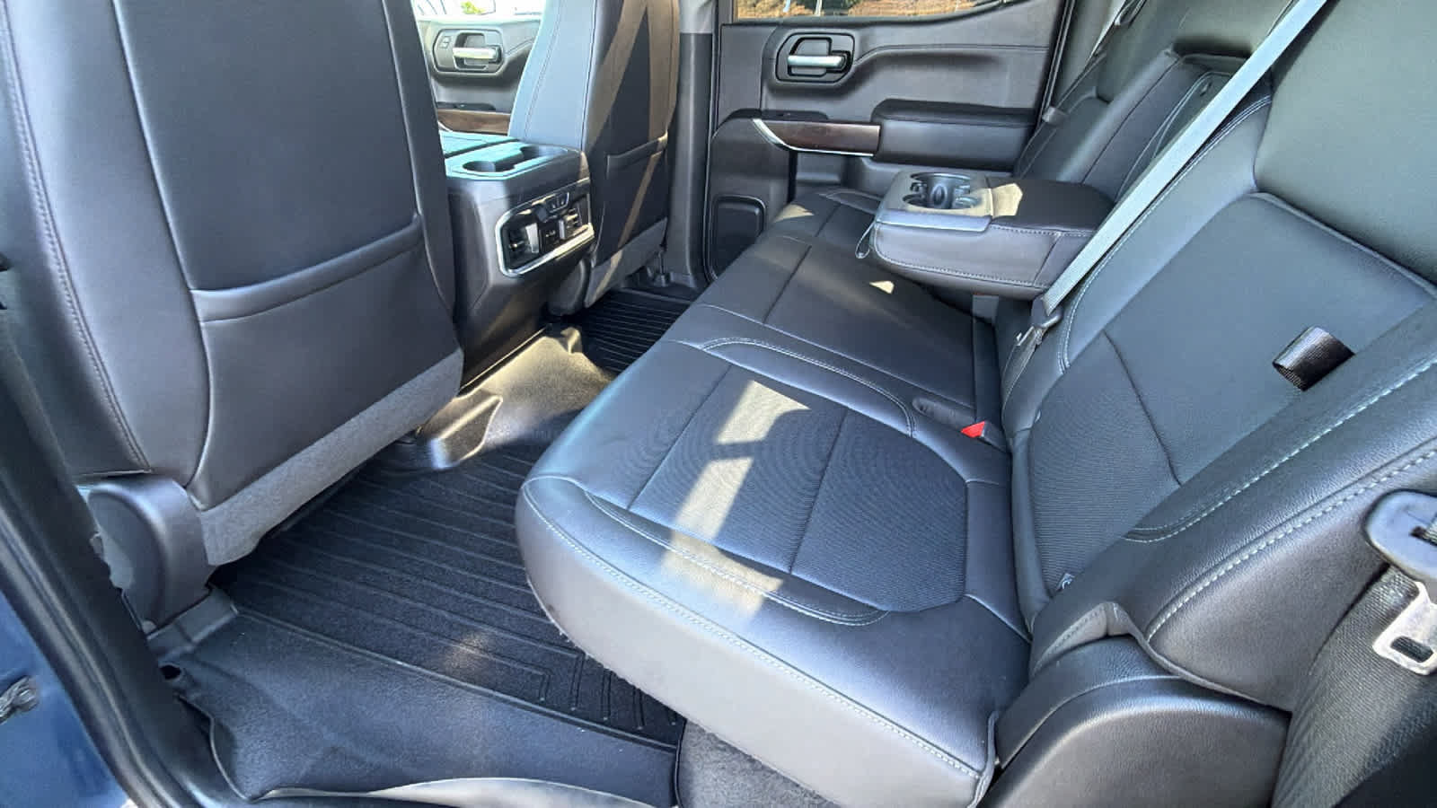 Used 2019 GMC Sierra 1500 SLT w/ SLT Convenience Package AWD/4WD image 24