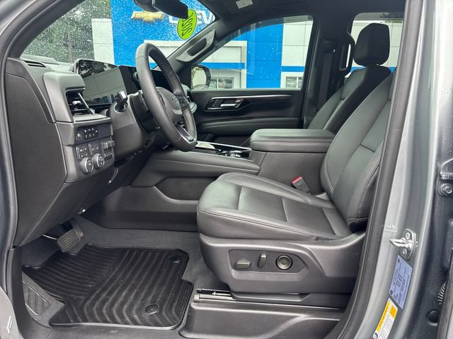 Used 2026 Chevrolet Suburban Z71 w/ Comfort Package AWD/4WD image 11