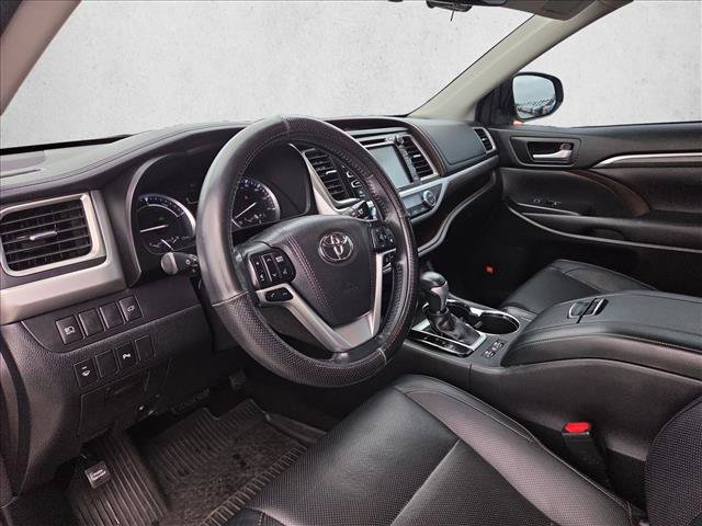 Used 2017 Toyota Highlander Limited AWD/4WD image 10
