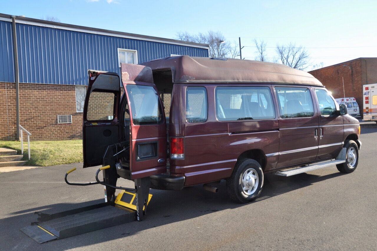 Used 2005 Ford E-350 and Econoline 350 XL RWD image 2