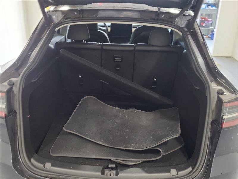 Used 2024 Tesla Model Y Long Range RWD image 4