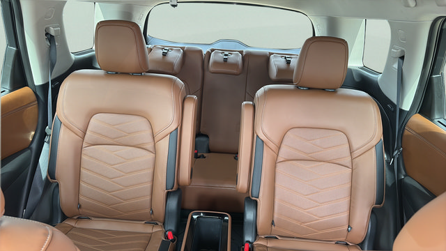 Certified 2025 Nissan Pathfinder Platinum AWD/4WD image 30