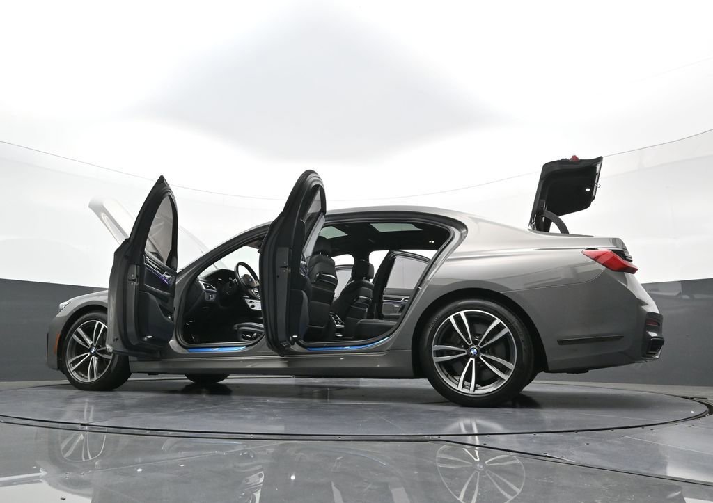 Used 2022 BMW 750i xDrive w/ Executive Package AWD/4WD image 42