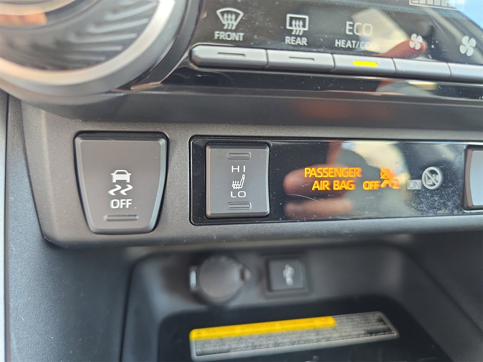 Used 2021 Toyota RAV4 XLE Premium image 19