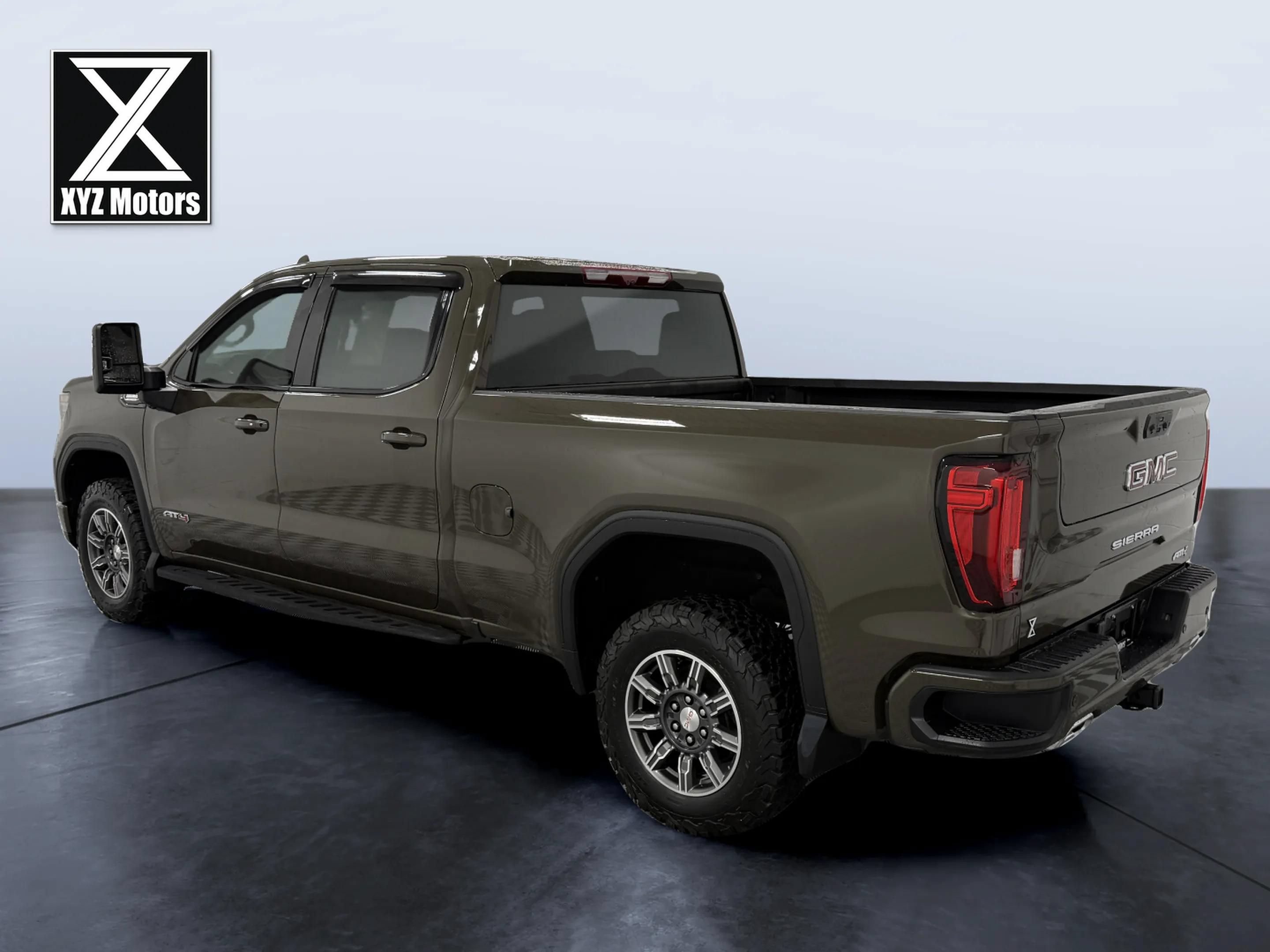 Used 2024 GMC Sierra 1500 AT4 w/ Technology Package AWD/4WD image 4
