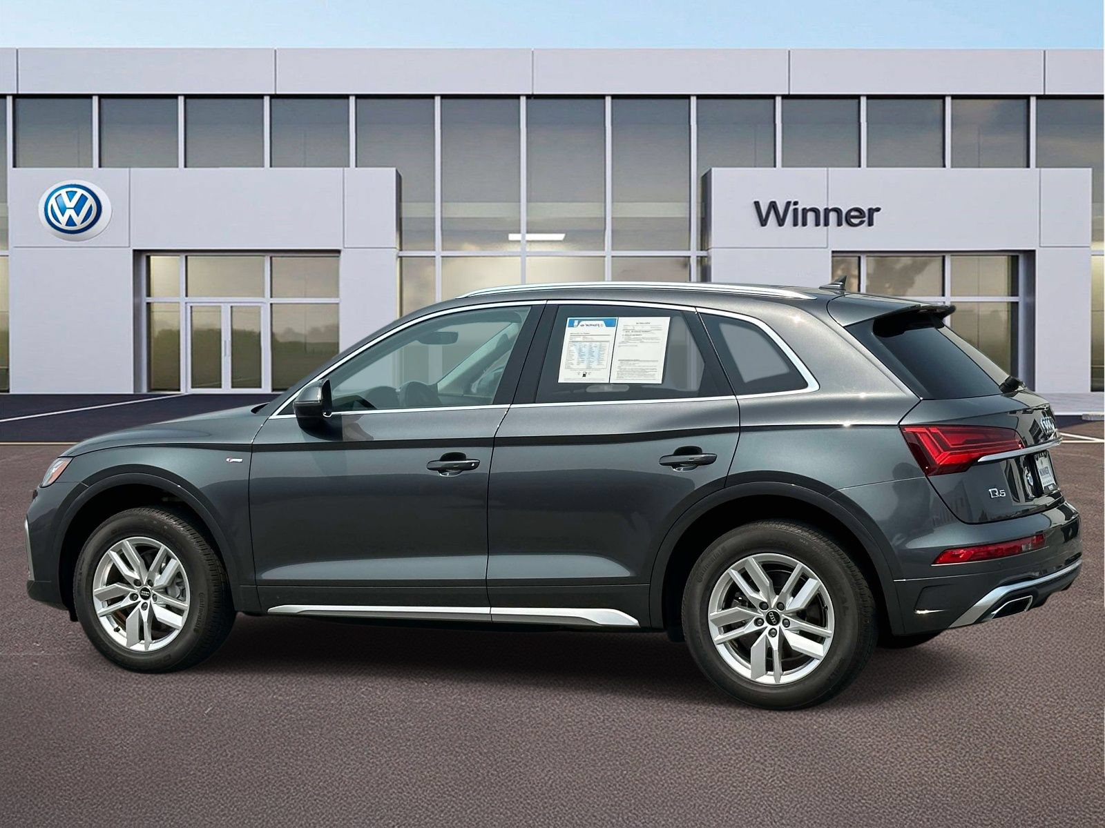 Used 2023 Audi Q5 2.0T Premium w/ Convenience Package AWD/4WD image 2