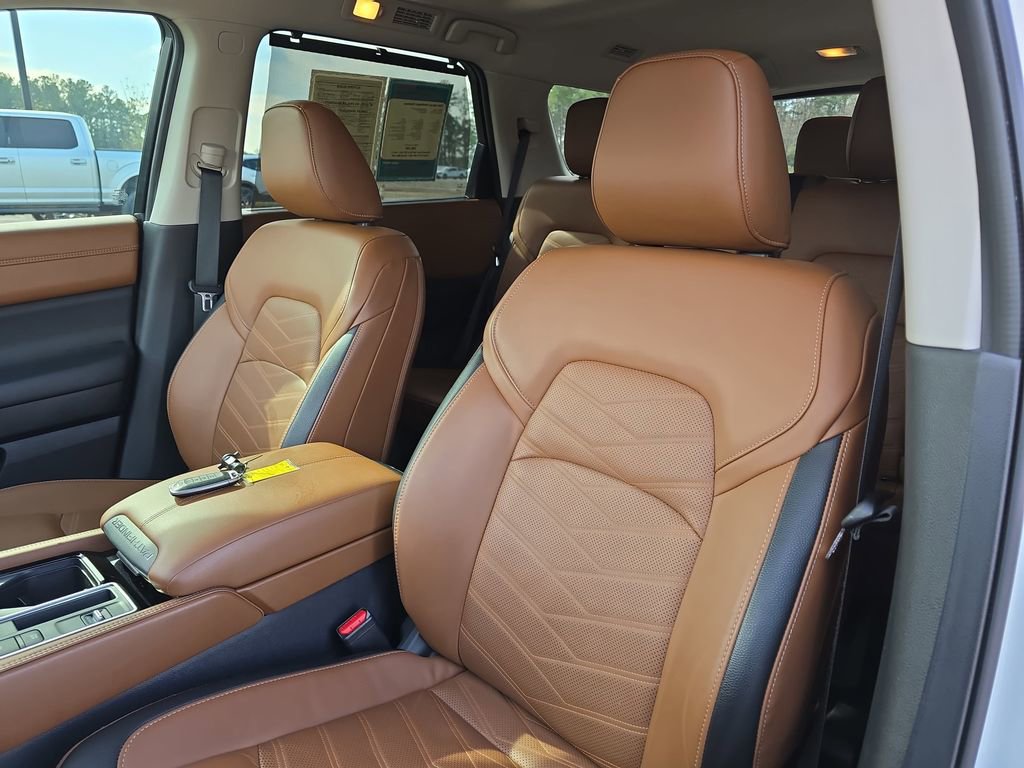 Used 2024 Nissan Pathfinder Platinum w/ Black Appearance Package image 20