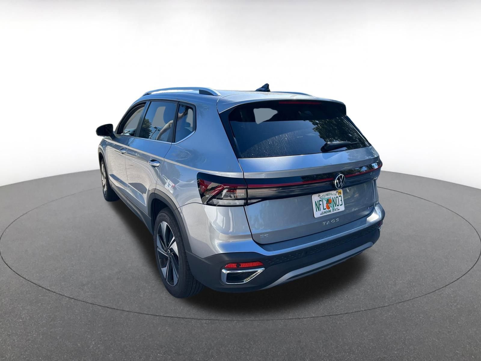 Used 2025 Volkswagen Taos SE image 14
