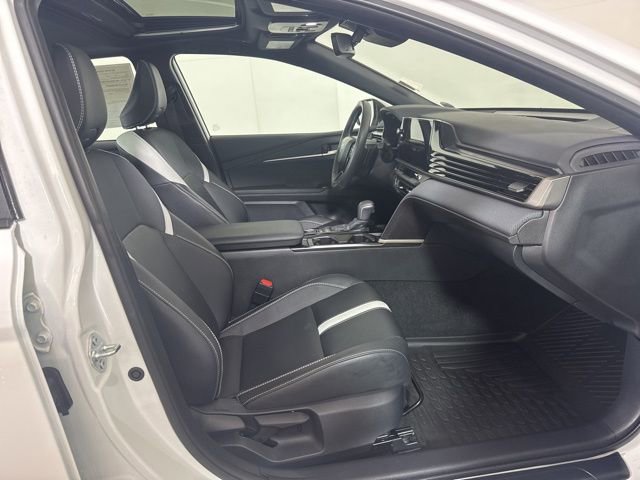 Used 2025 Toyota Camry SE image 4