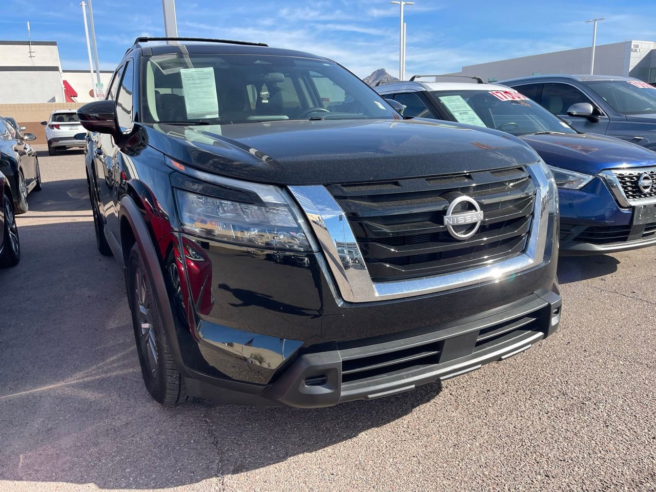 Used 2024 Nissan Pathfinder SV image 2