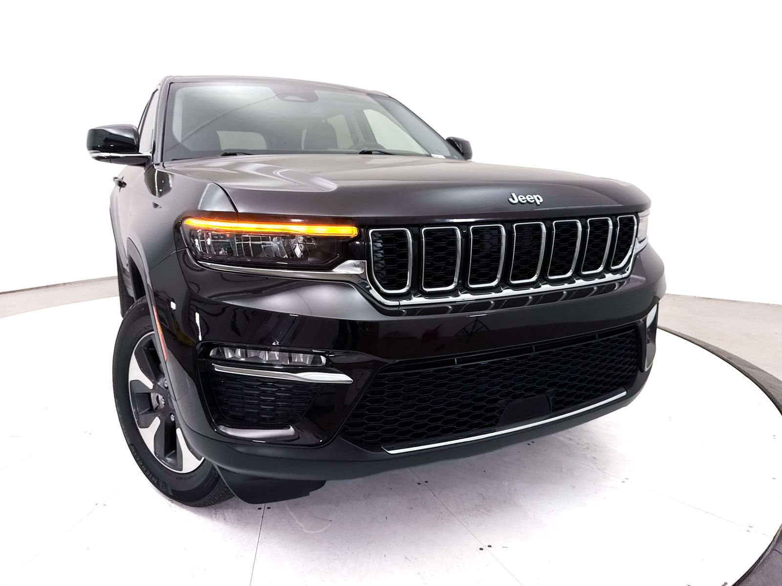 Used 2022 Jeep Grand Cherokee Limited 4xe w/ MOPAR Finishing Package AWD/4WD image 8