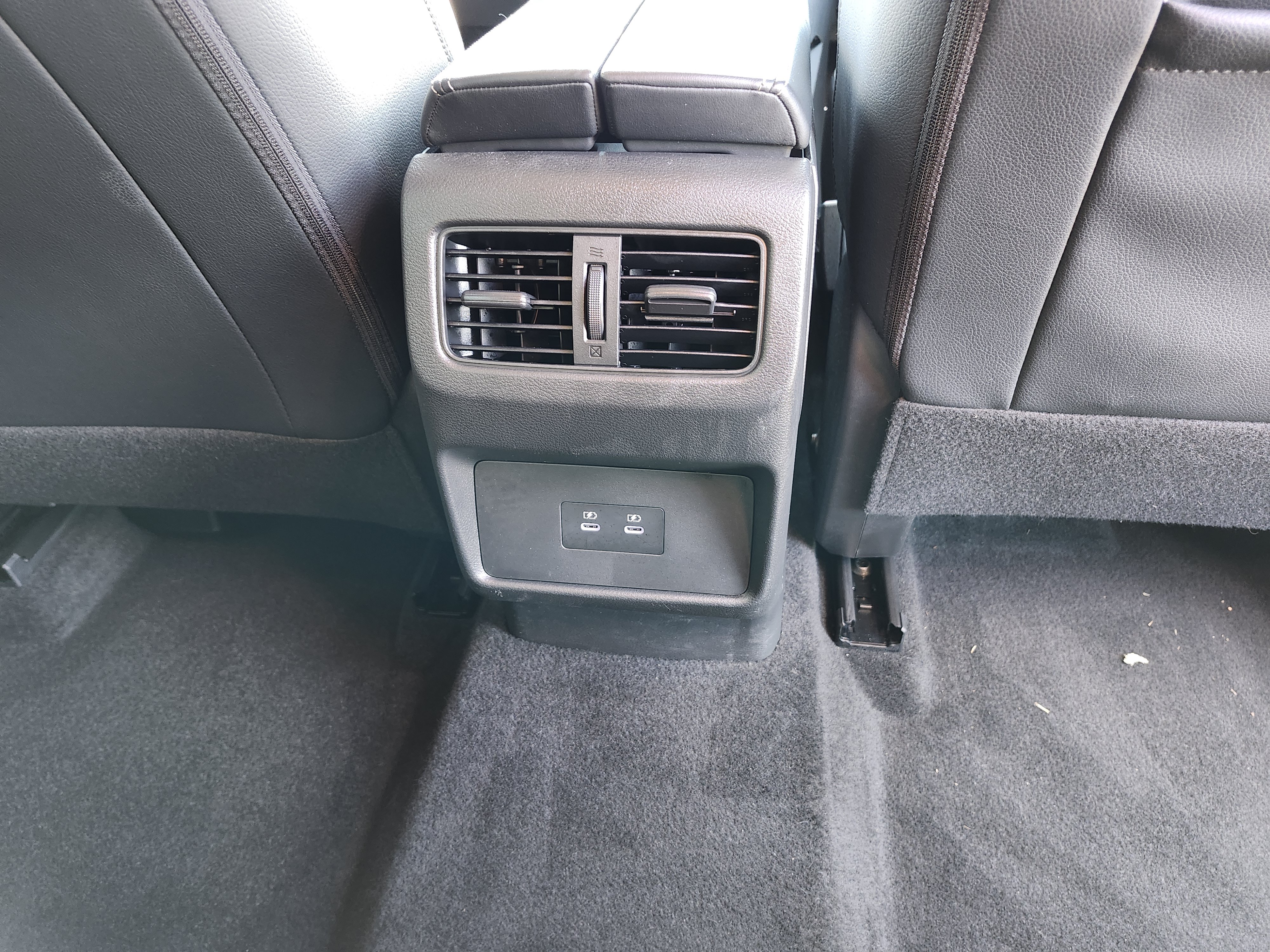 Used 2024 Nissan Rogue SL AWD/4WD image 16
