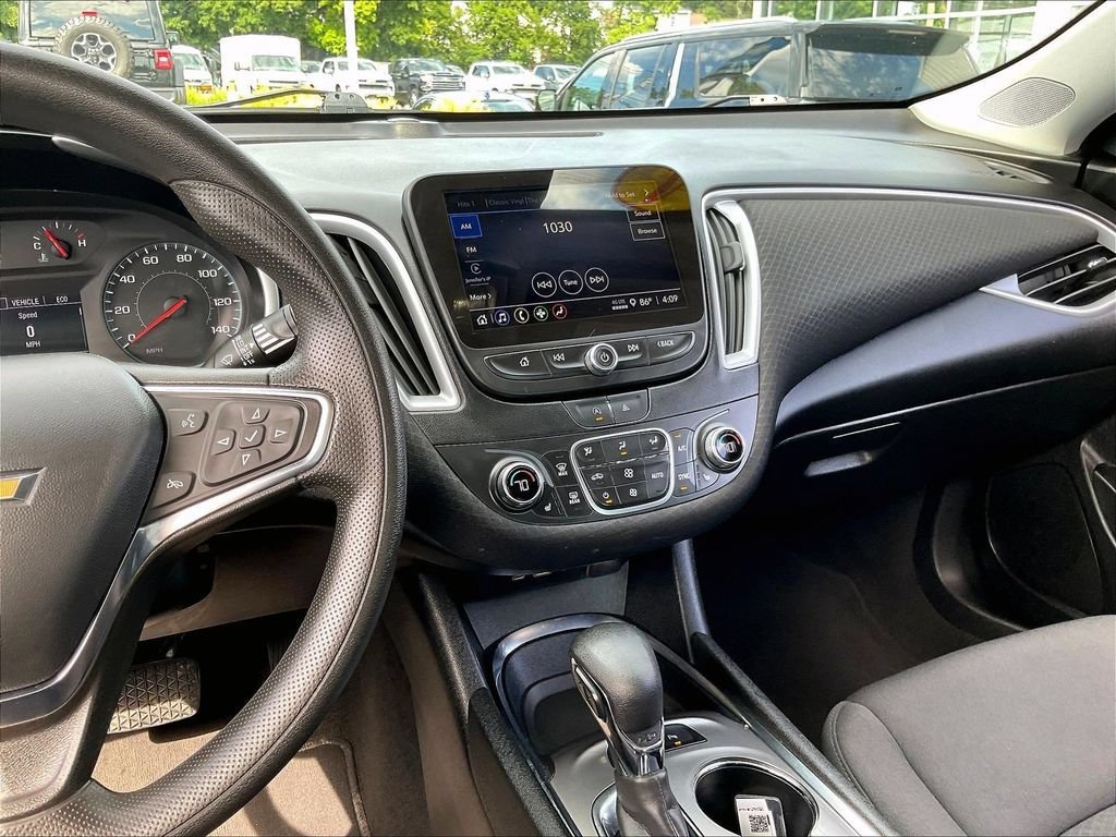Used 2024 Chevrolet Malibu LT FWD image 18