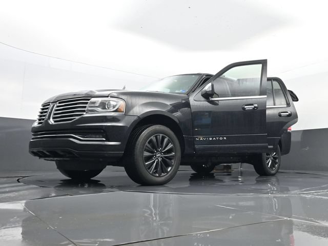 Used 2015 Lincoln Navigator 2WD image 39