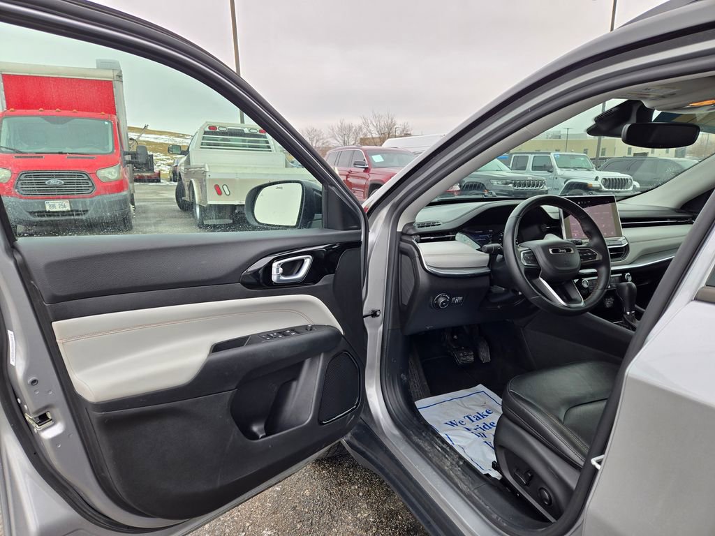 Used 2022 Jeep Compass Limited image 11