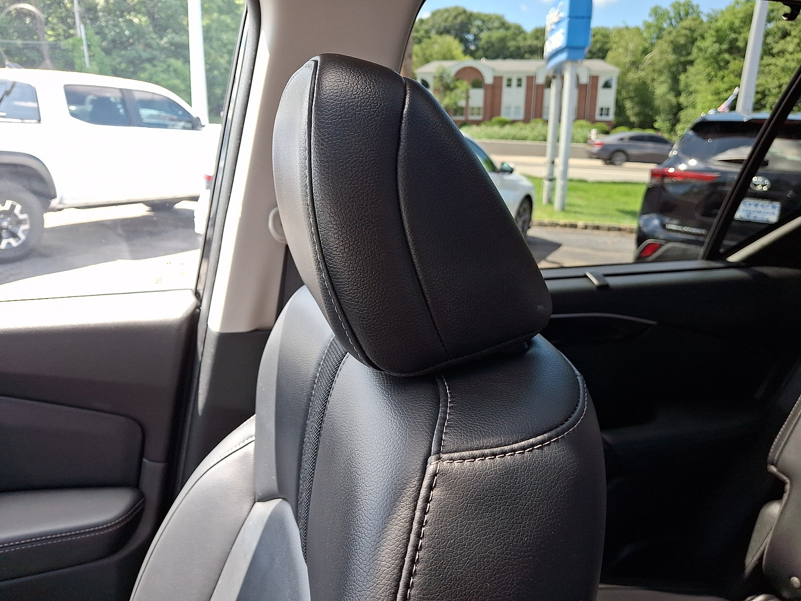 Used 2023 Honda Pilot Touring image 17