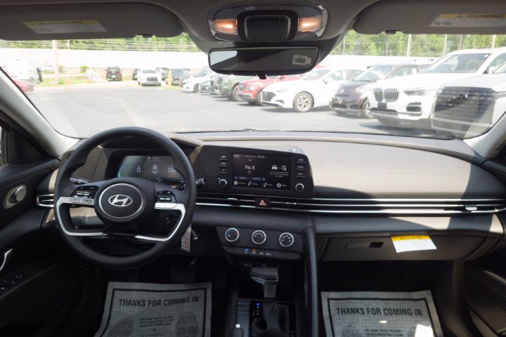 New 2026 Hyundai Elantra SE FWD image 18