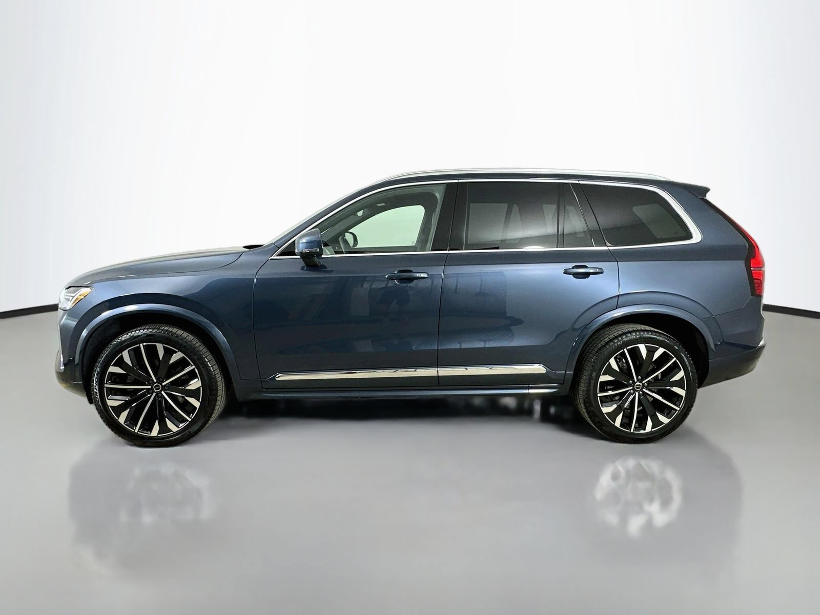 Used 2026 Volvo XC90 B6 Plus w/ Protection Package Premier AWD/4WD image 8