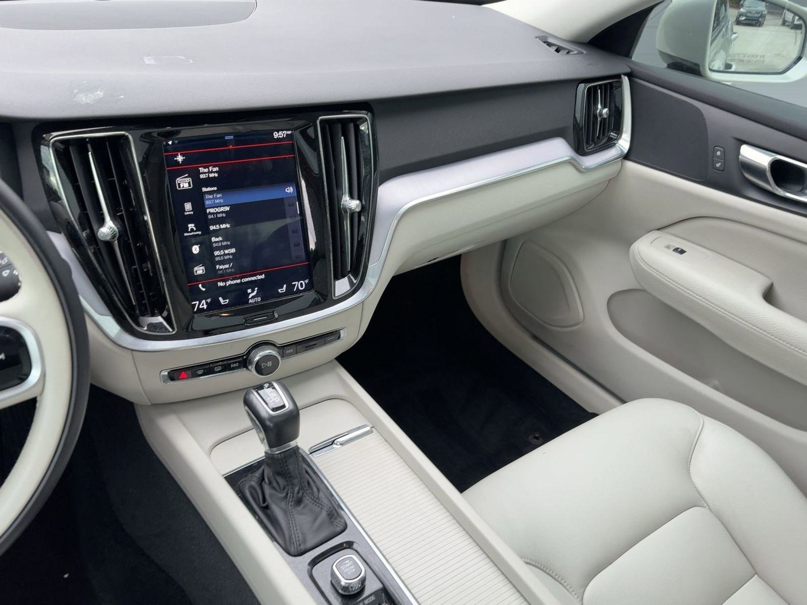 Used 2019 Volvo S60 T5 Momentum image 24