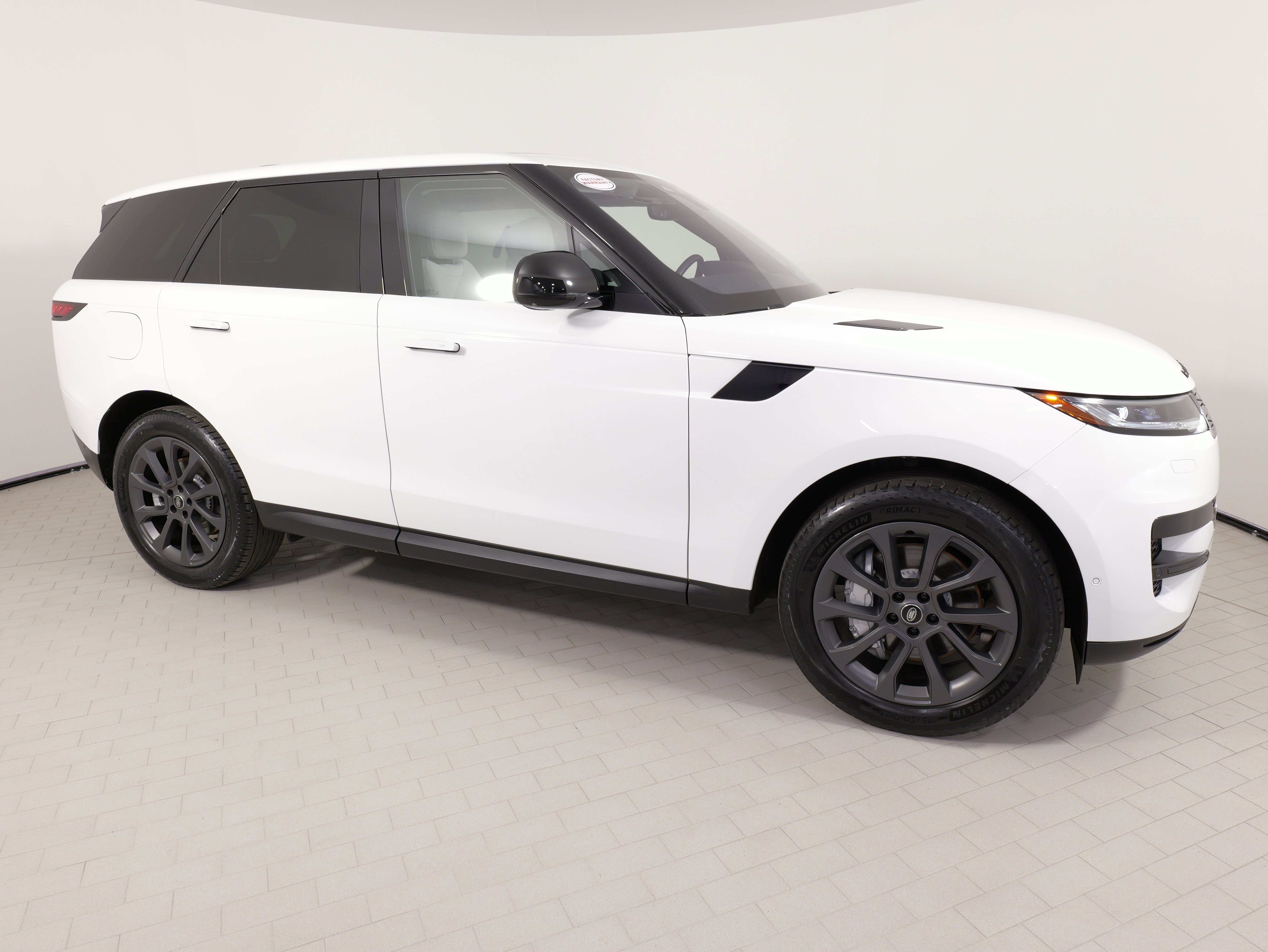 Used 2023 Land Rover Range Rover Sport SE image 8