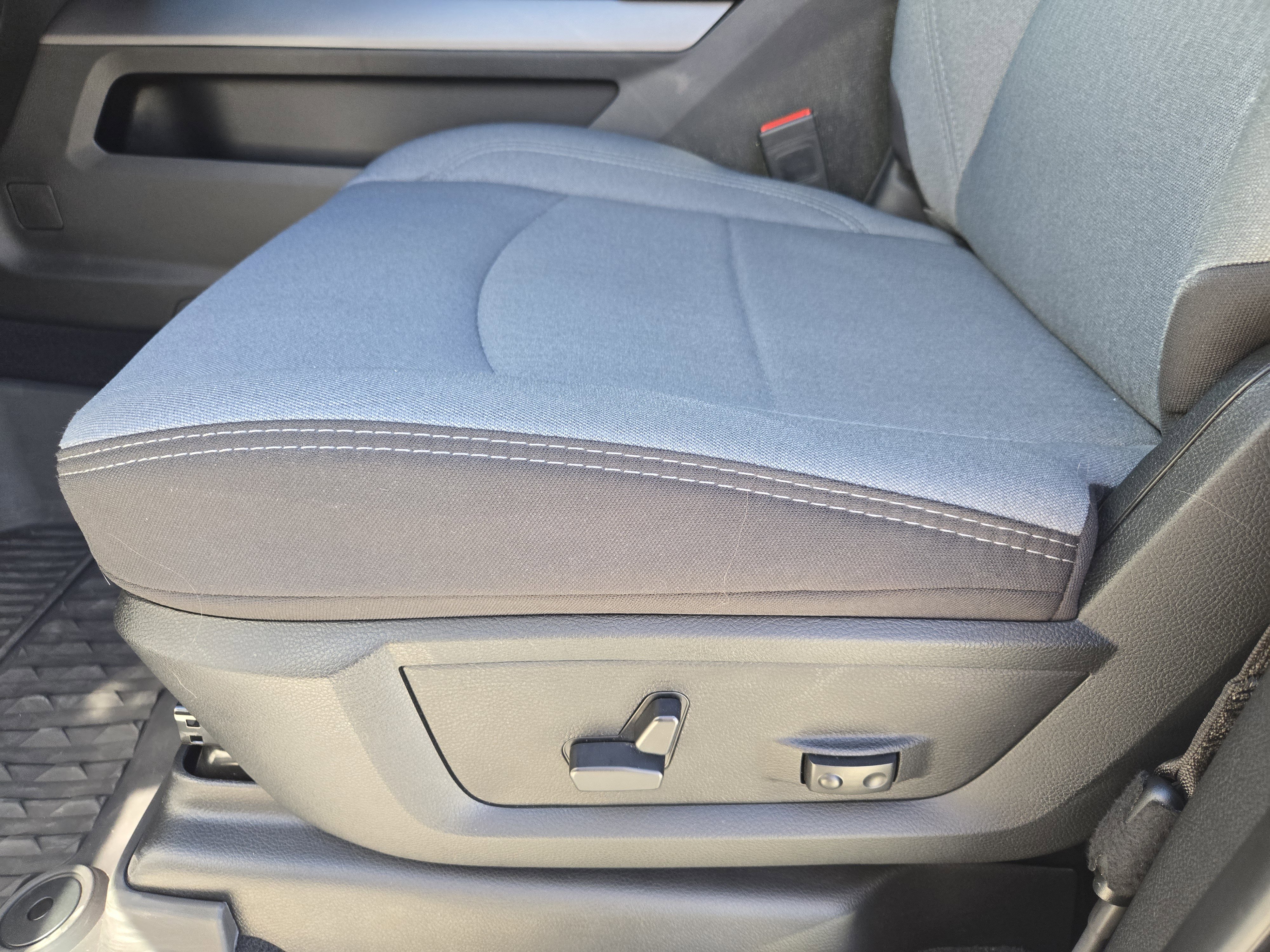 Used 2024 RAM 2500 Big Horn w/ Heated Seats & Wheel Group image 27