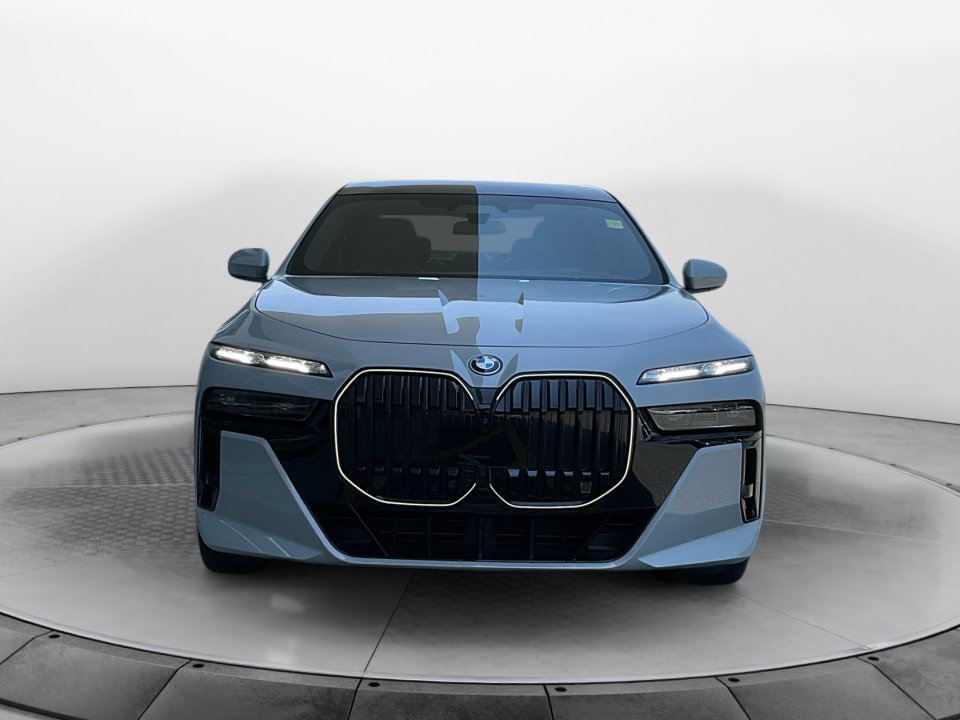 Certified 2024 BMW i7 eDrive50 w/ M Sport Package RWD image 2