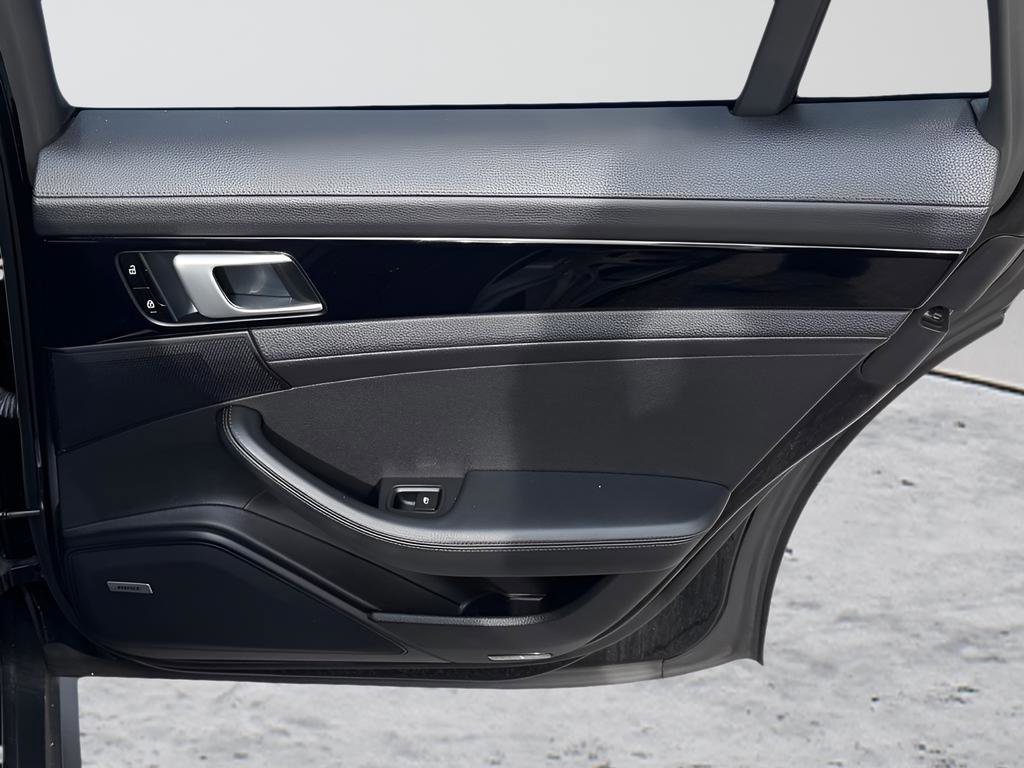 Used 2019 Porsche Panamera 4 image 25