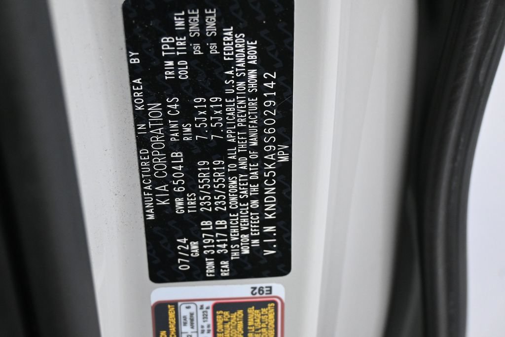 Used 2025 Kia Carnival EX FWD image 17