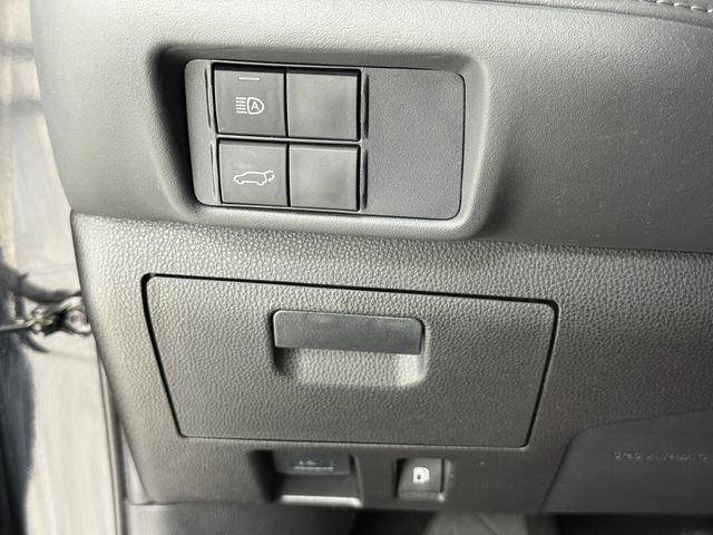 Used 2021 Toyota Highlander XSE FWD image 9