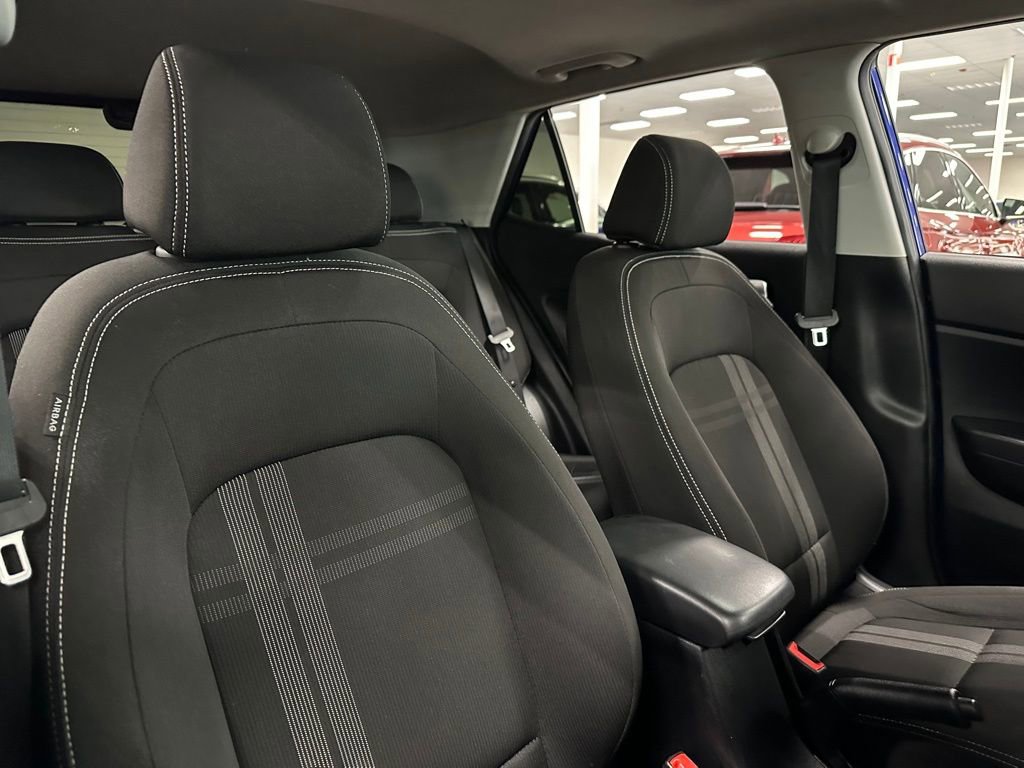 Used 2022 Hyundai Venue SEL w/ Cargo Package image 30