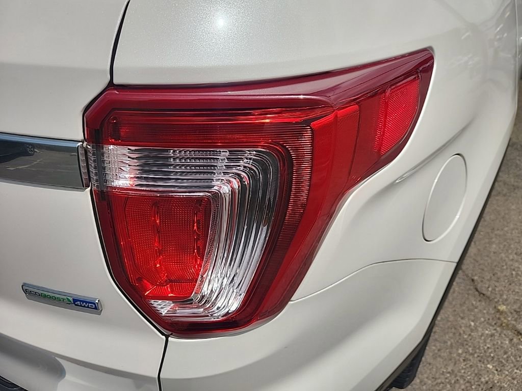 Used 2017 Ford Explorer Platinum AWD/4WD image 14