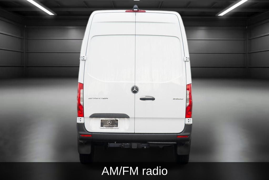 Used 2025 Mercedes-Benz Sprinter 2500 image 4
