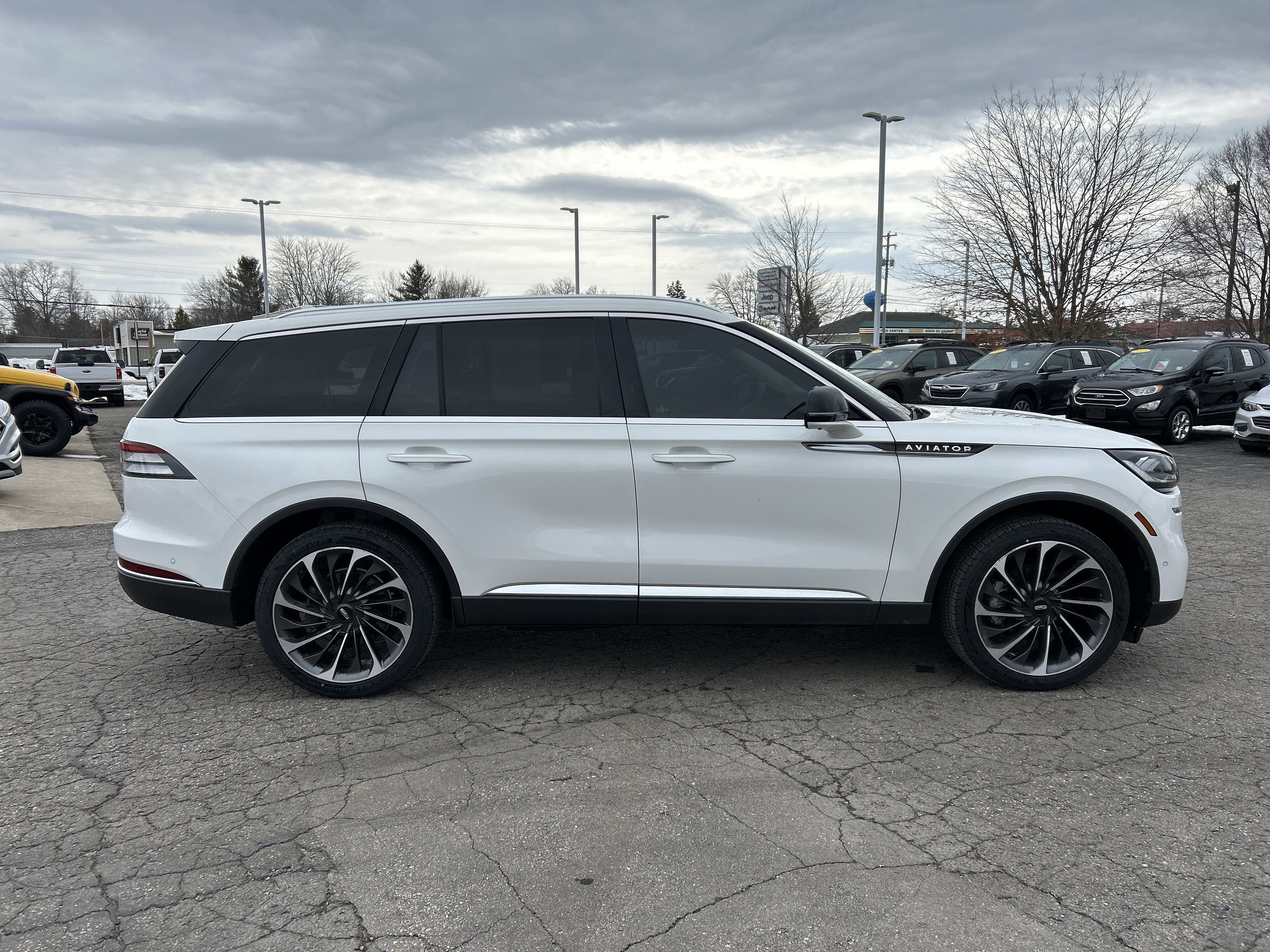 Used 2021 Lincoln Aviator Reserve w/ Equipment Group 201A image 2