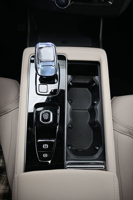 New 2026 Volvo XC90 B6 Plus w/ Protection Package Premier AWD/4WD image 11