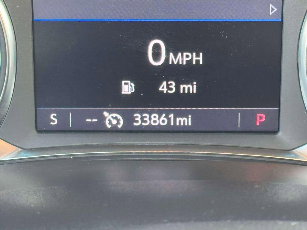 Used 2023 Chevrolet Traverse LT FWD image 28