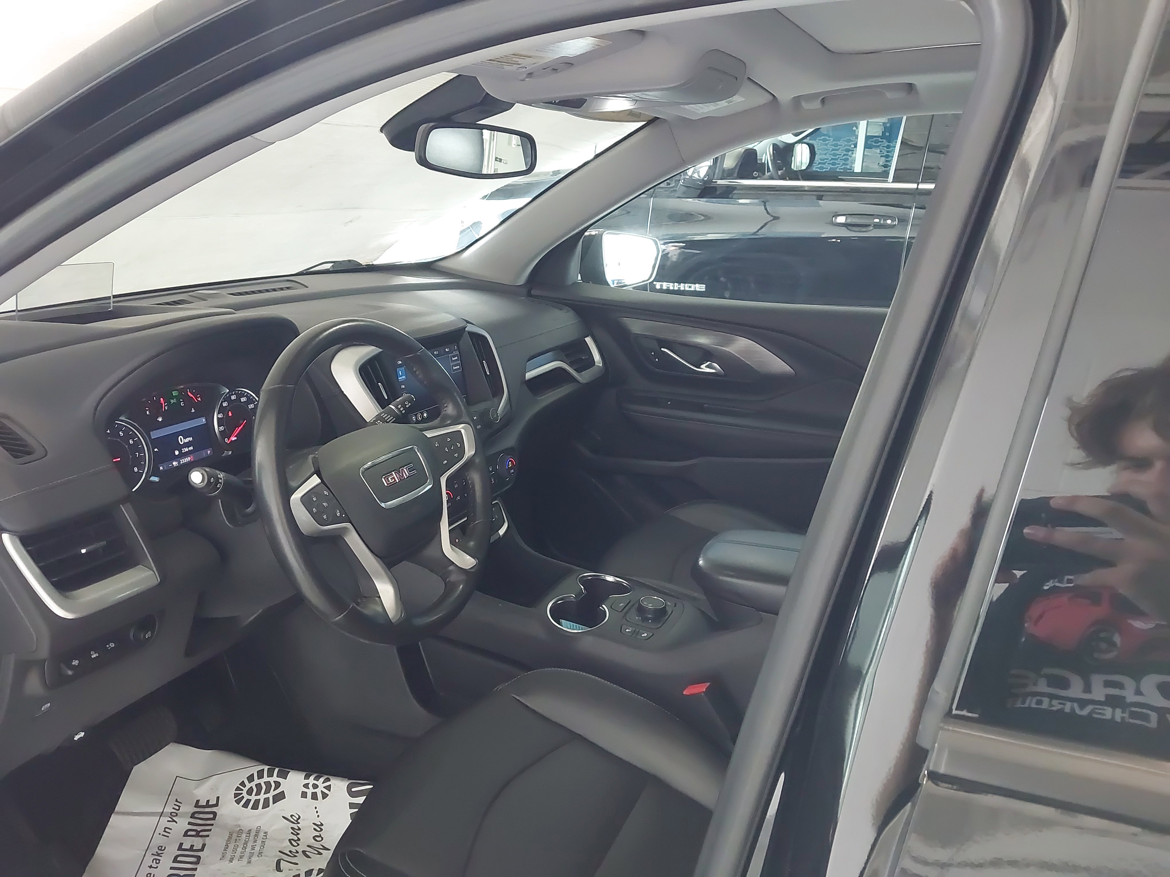 Used 2022 GMC Terrain SLT w/ Tech Package image 2