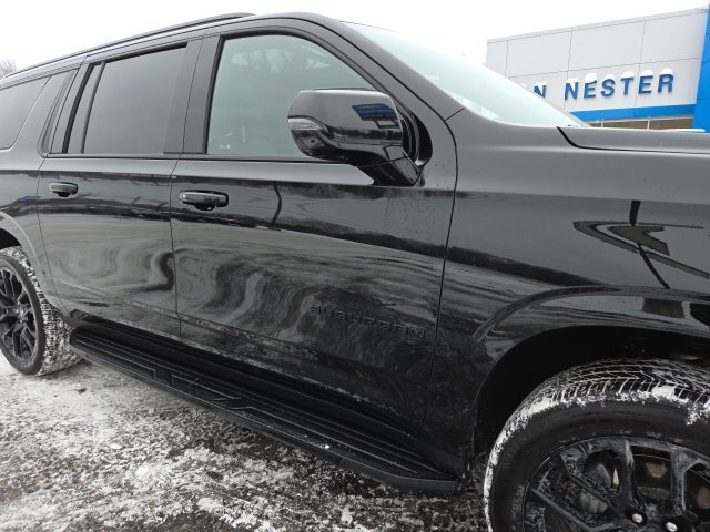 Used 2025 Chevrolet Suburban RST image 33