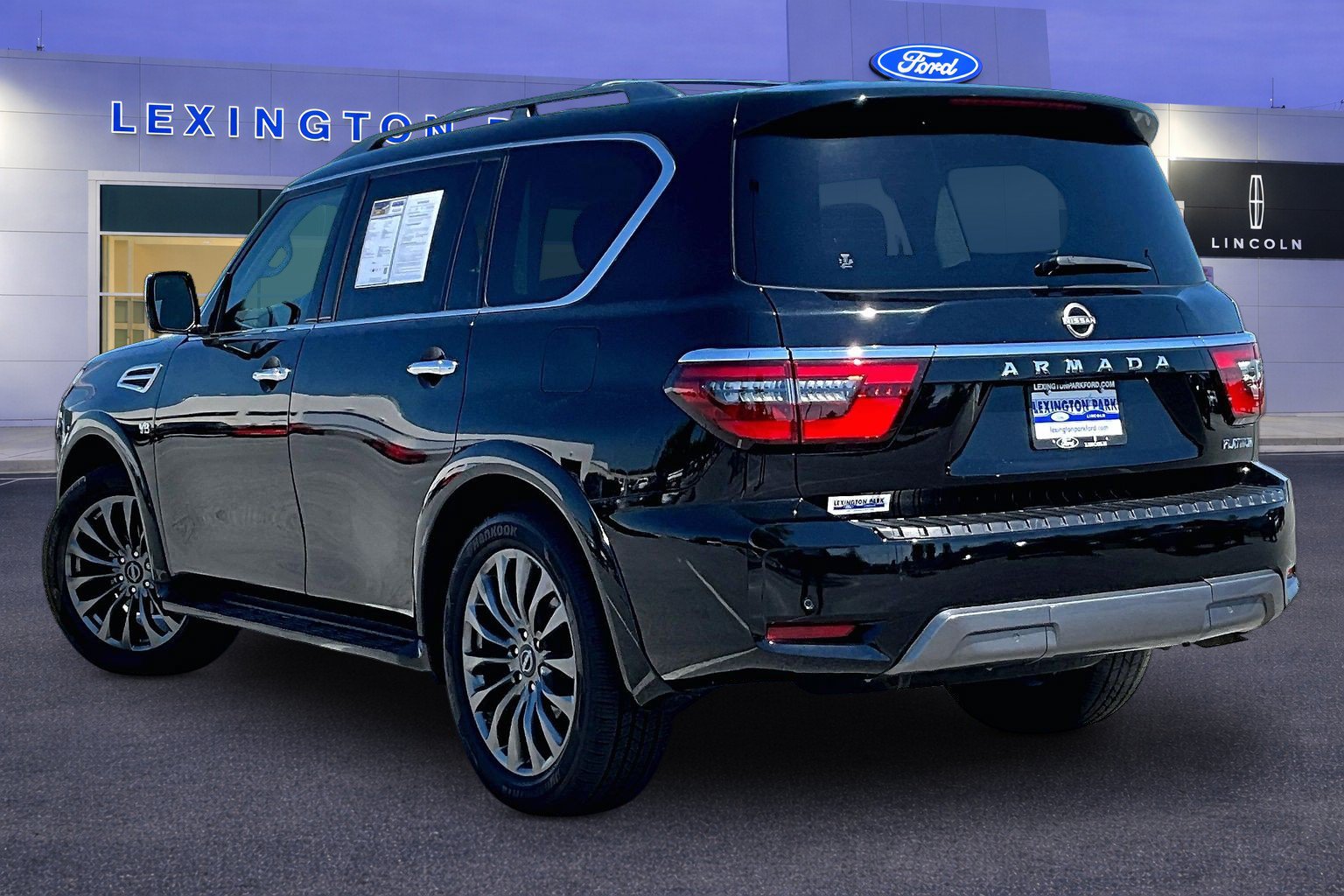 Used 2021 Nissan Armada Platinum w/ Captain's Chairs Package AWD/4WD image 4