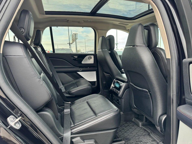 Used 2020 Lincoln Aviator Reserve w/ Equipment Group 202A image 13