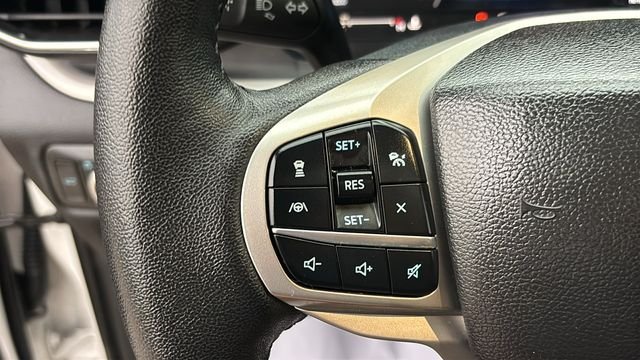 Used 2024 Ford Explorer XLT w/ Equipment Group 202A AWD/4WD image 15