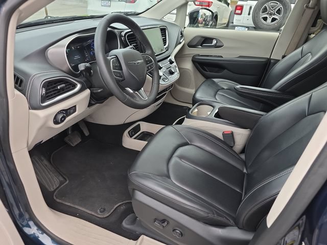 Used 2024 Chrysler Pacifica Limited FWD image 10