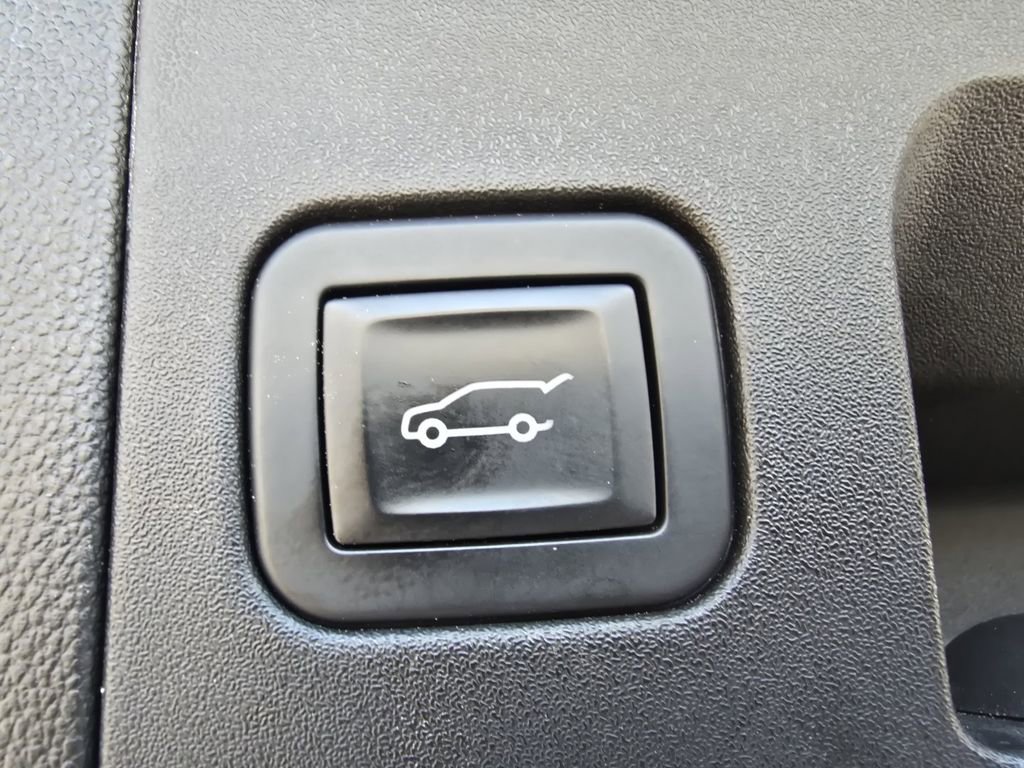 Used 2018 Cadillac XT5 AWD image 16