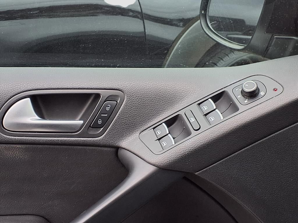 Used 2017 Volkswagen Tiguan Sport image 16